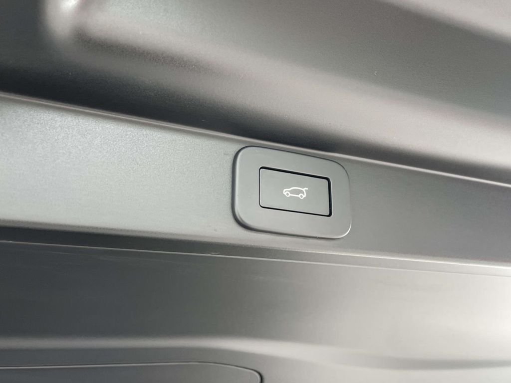 2023 Land Rover Range Rover SE - Photo 19