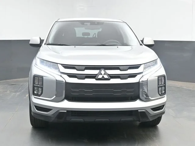Used 2024 Silver Mitsubishi 2.0 ES image 2