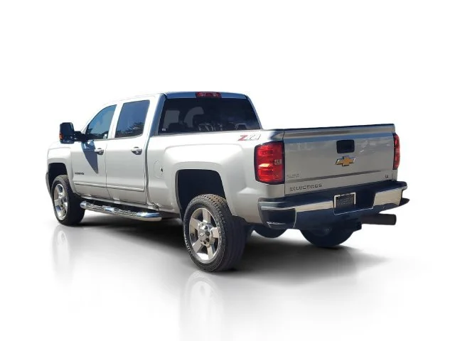 Used 2018 SILVER ICE METALLIC Chevrolet LT image 5