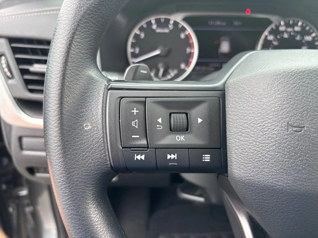 Used 2025 Gray Nissan S image 29