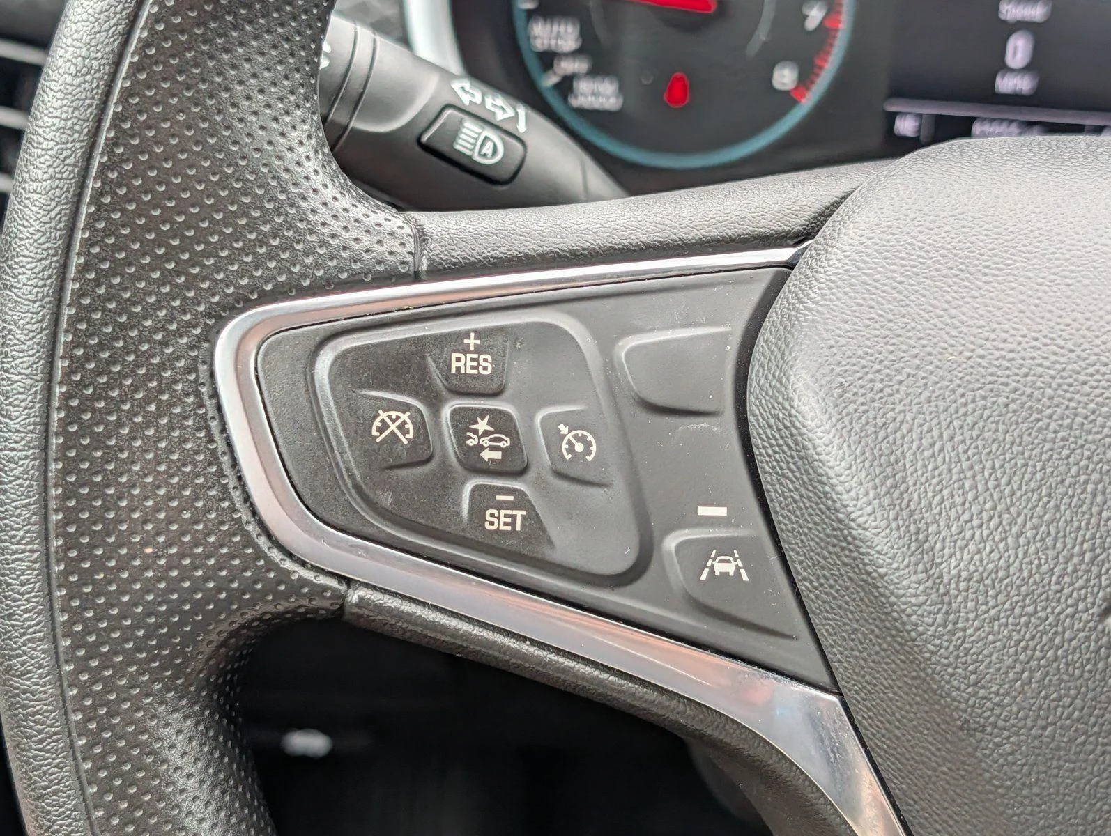 Used 2024 Summit White Chevrolet LT image 23
