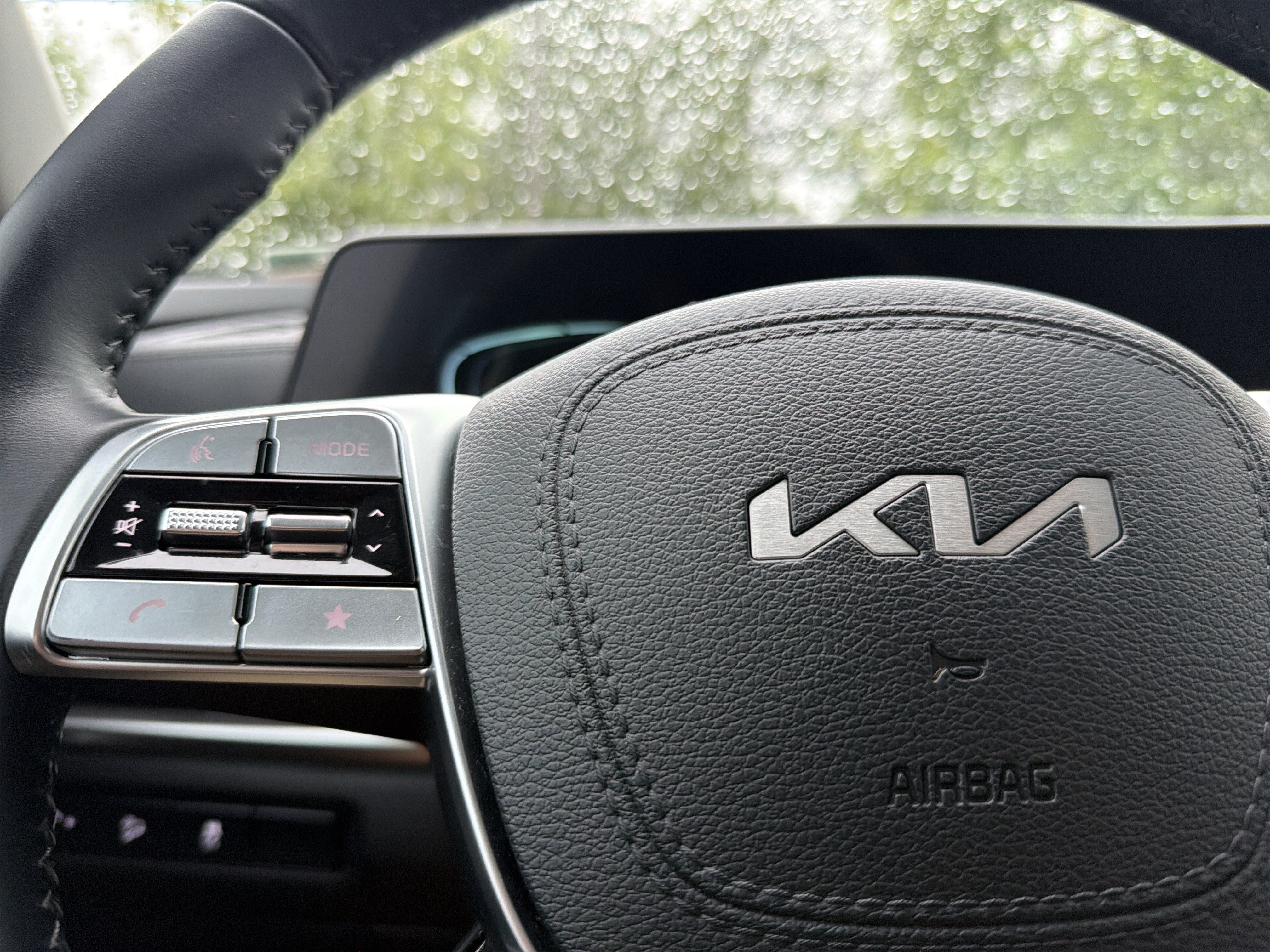 Used 2024 Glacial White Pearl Kia LX image 10