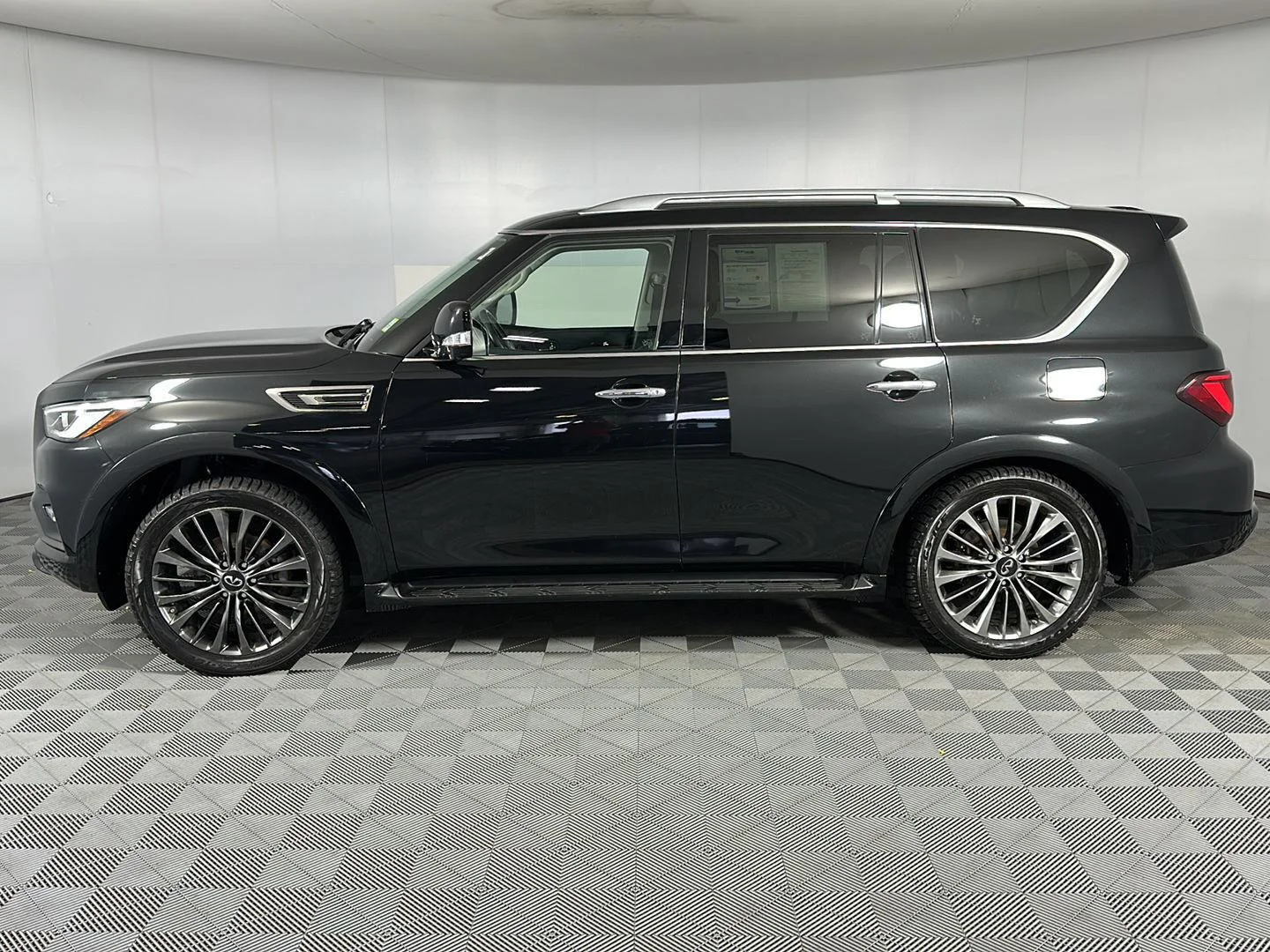 Used 2021 Mineral Black INFINITI PREMIUM SELECT image 6
