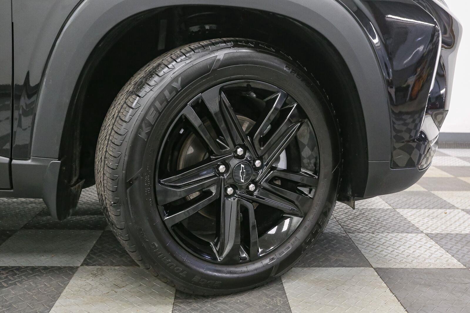 Used 2025 Mosaic Black Metallic Chevrolet ACTIV image 15