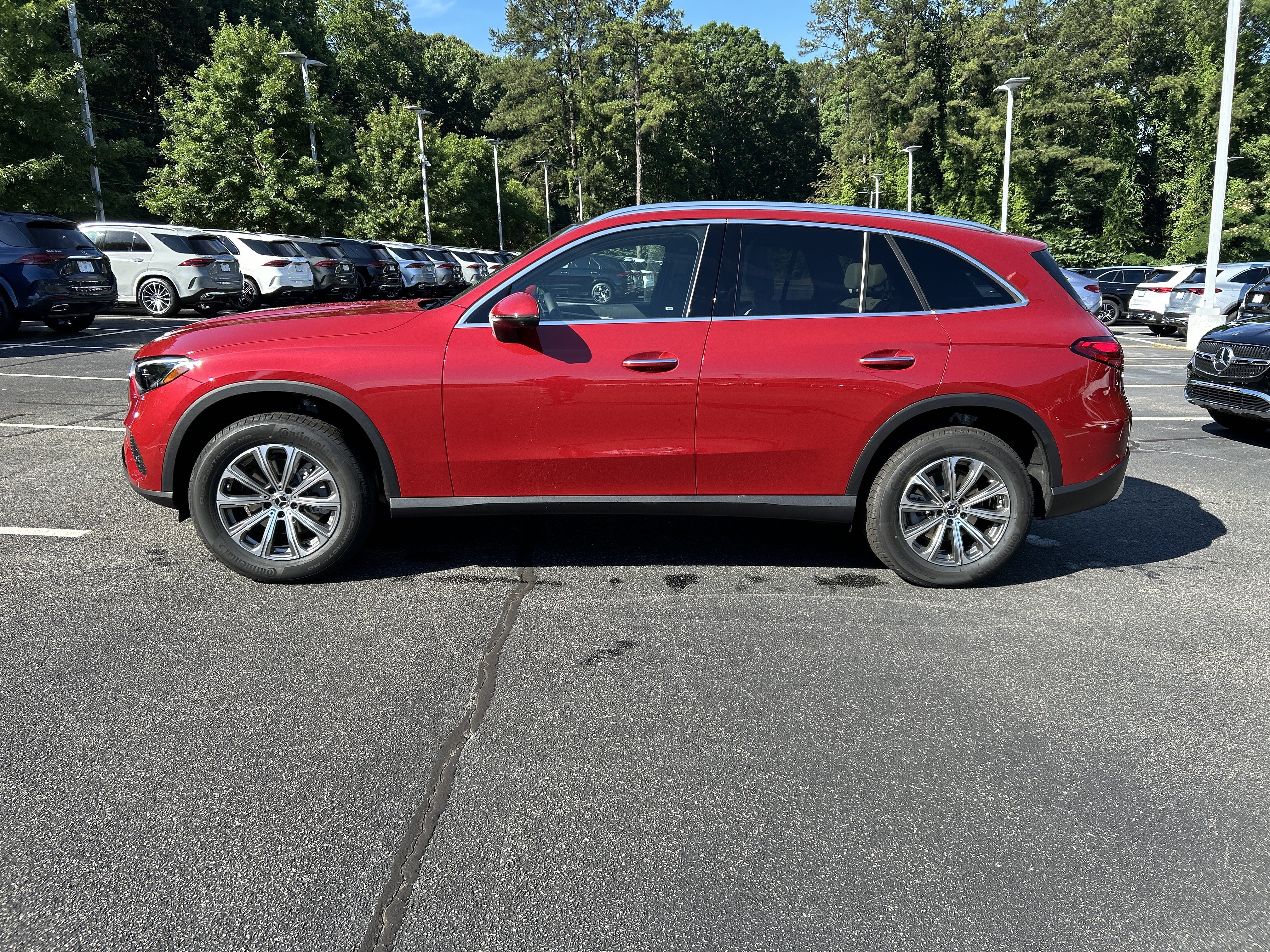 New 2026 MANUFAKTUR Patagonia Red Metallic Mercedes-Benz GLC 300 4MATIC® SUV image 14