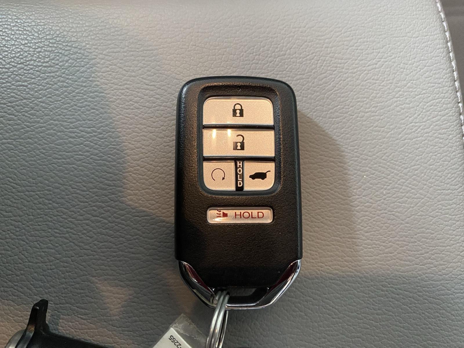 Used 2022 Lunar Silver Metallic Honda EX-L image 19