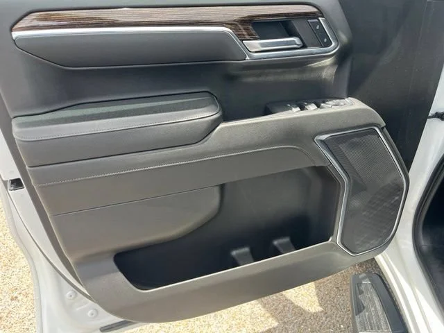 Used 2024 Summit White GMC Elevation image 27