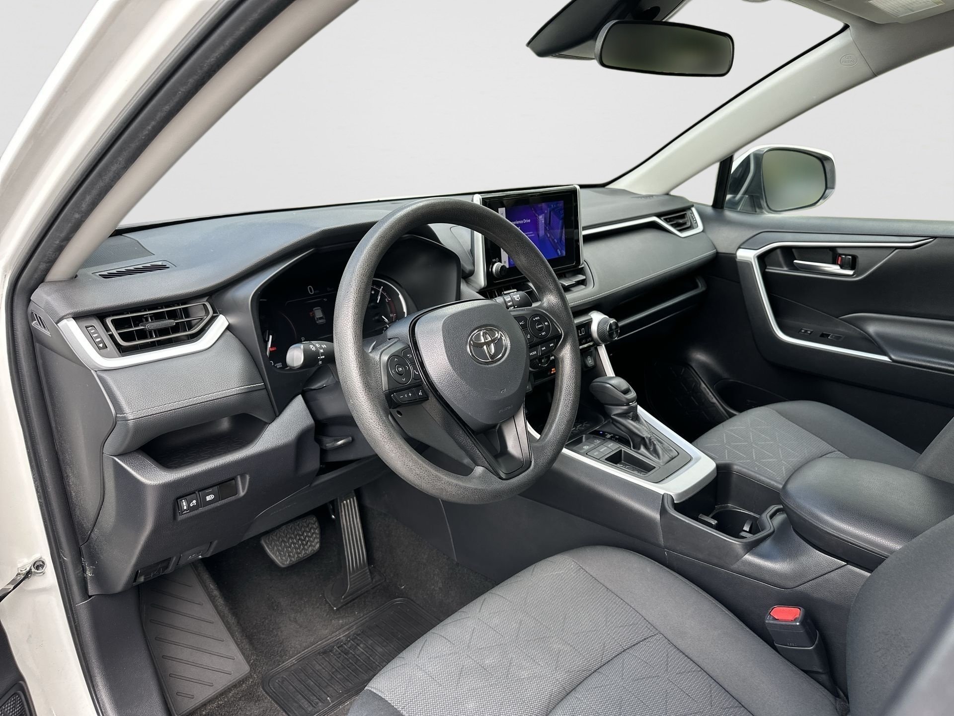 2024 Toyota RAV4 XLE - Photo 10
