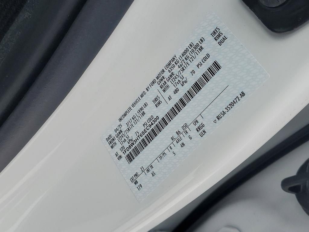 New 2025 Oxford White Ford F-350® XL image 39