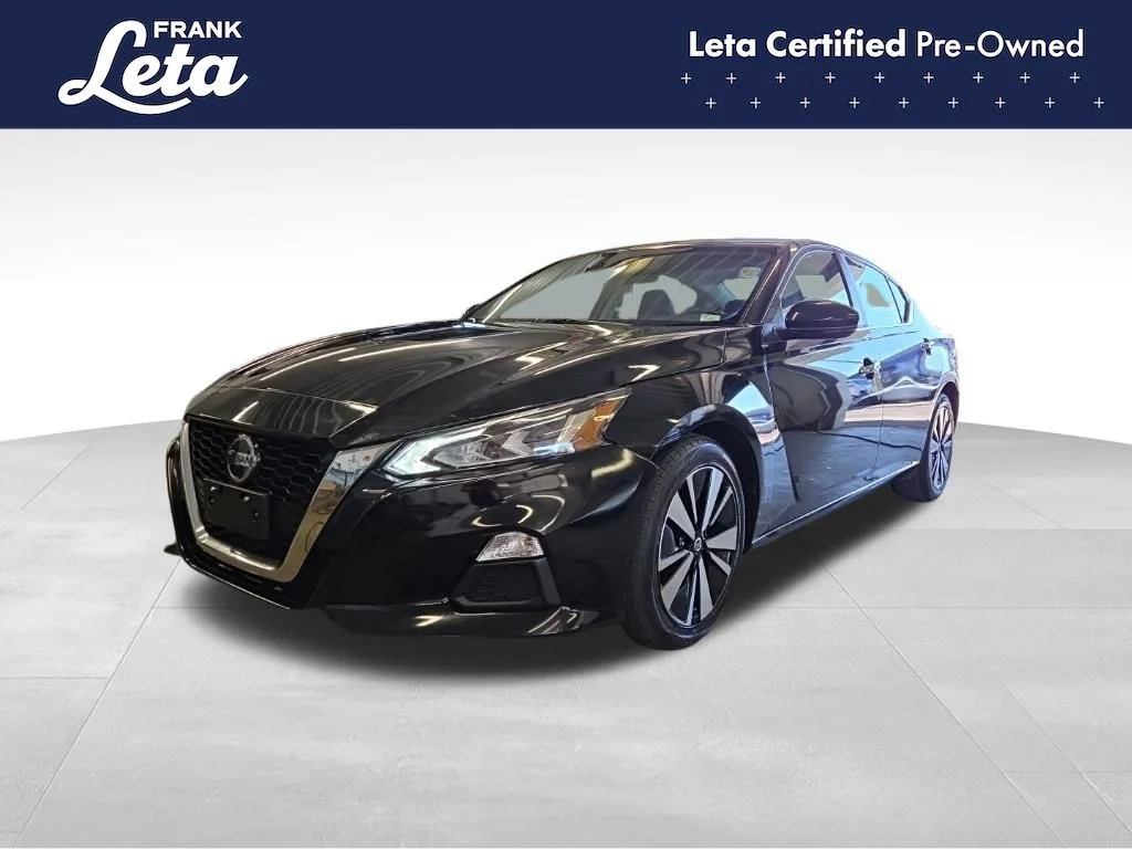 Used 2022 Black Nissan 2.5 SV image 1