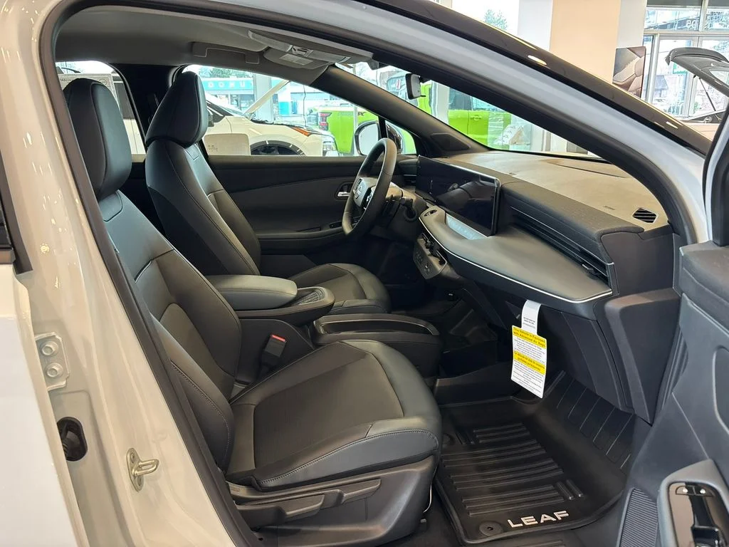 New 2026 Everest White Pearl TriCoat / Super Black Two-tone Nissan SV+ image 20