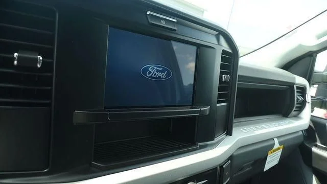 New 2026 Oxford White Ford F-550® XL image 15