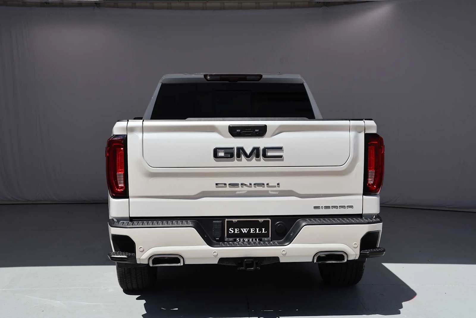 Used 2024 White Frost Tricoat GMC Denali Ultimate image 7