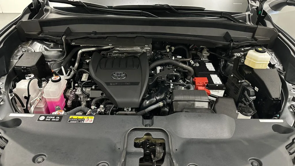 Certified Used 2025  Toyota Limited image 11