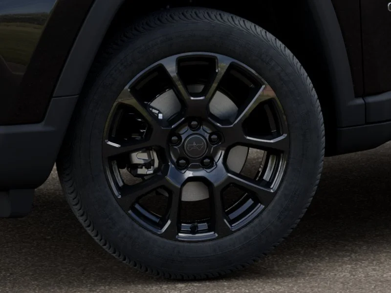 New 2026 Diamond Black Crystal Pearl-Coat Exterior Paint Jeep Latitude image 38