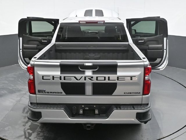 Used 2022 Silver Chevrolet Custom image 27