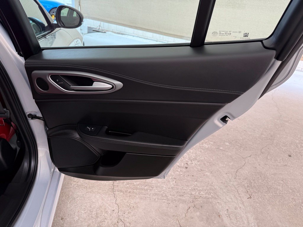 New 2026 Moonlight Gray Metallic Exterior Paint Alfa Romeo Base image 16