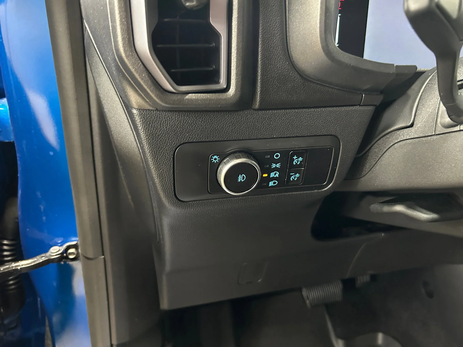 New 2026 Velocity Blue Metallic Ford Outer Banks image 15