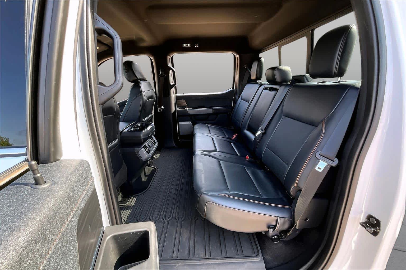 Used 2024 Oxford White Ford LARIAT image 18