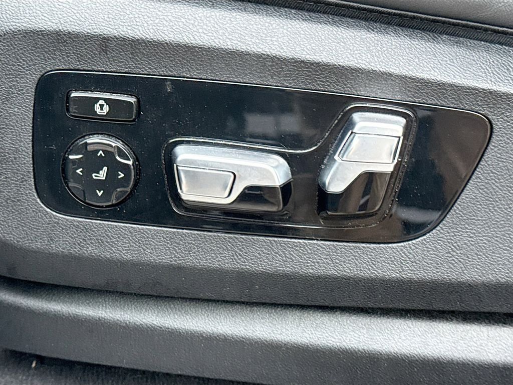 Used 2021 Black BMW M50i image 26