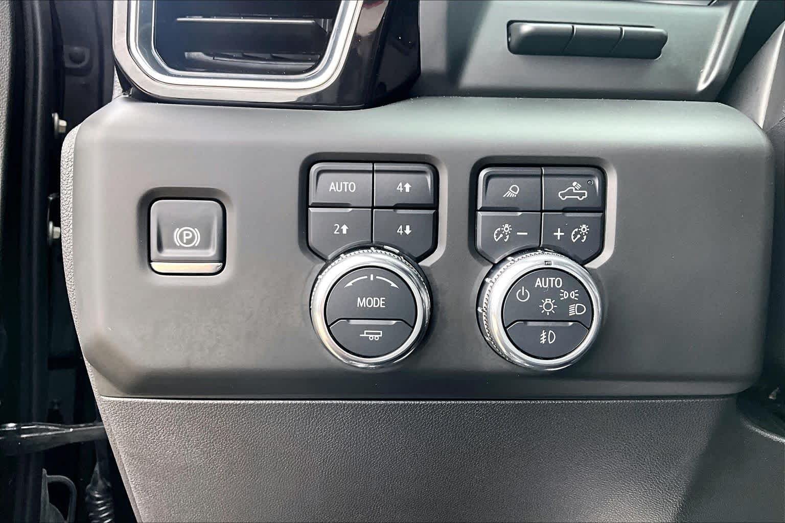Used 2025 Onyx Black GMC Denali image 36