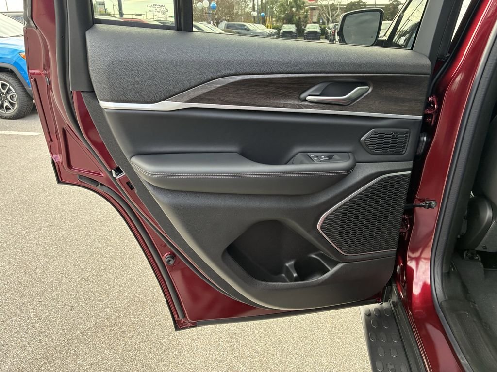 New 2026 Velvet Red Pearl-Coat Exterior Paint Jeep Limited image 29