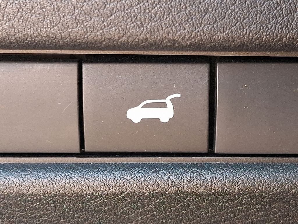 Used 2023 Black Nissan Platinum image 26