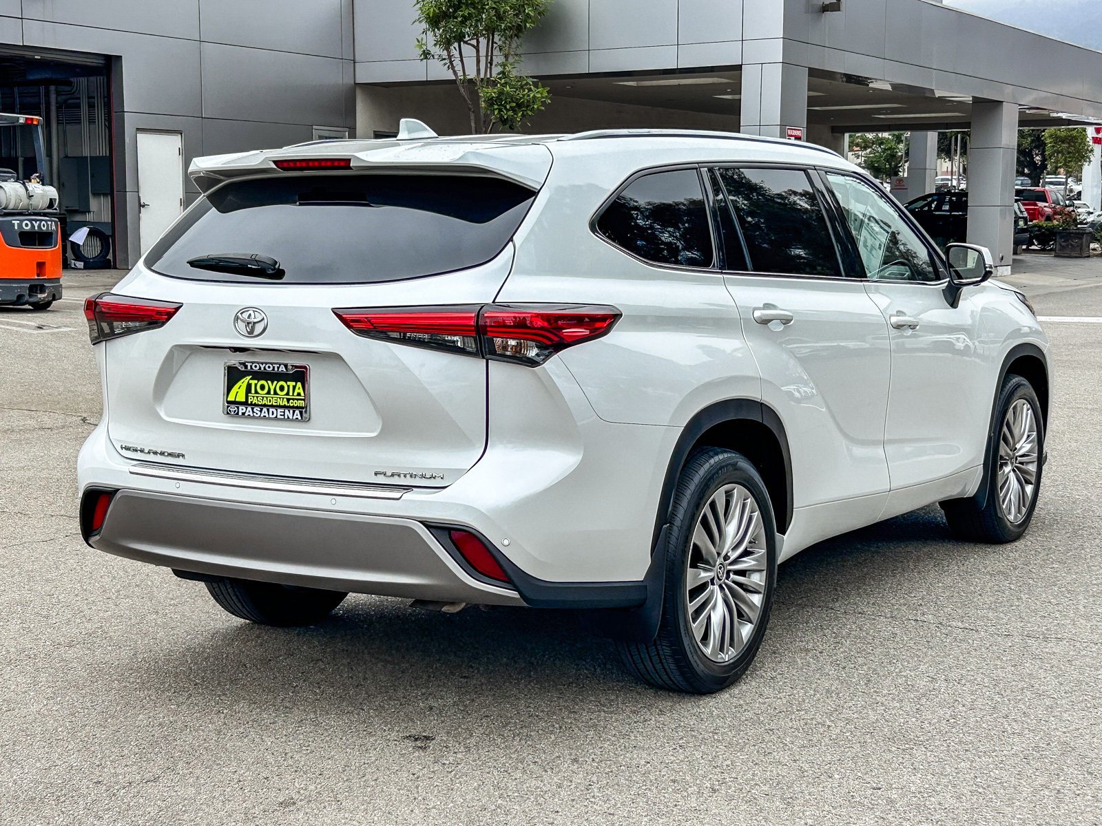 Used 2023 WIND CHILL PEARL TOYOTA TRUCK PLATINUM image 5