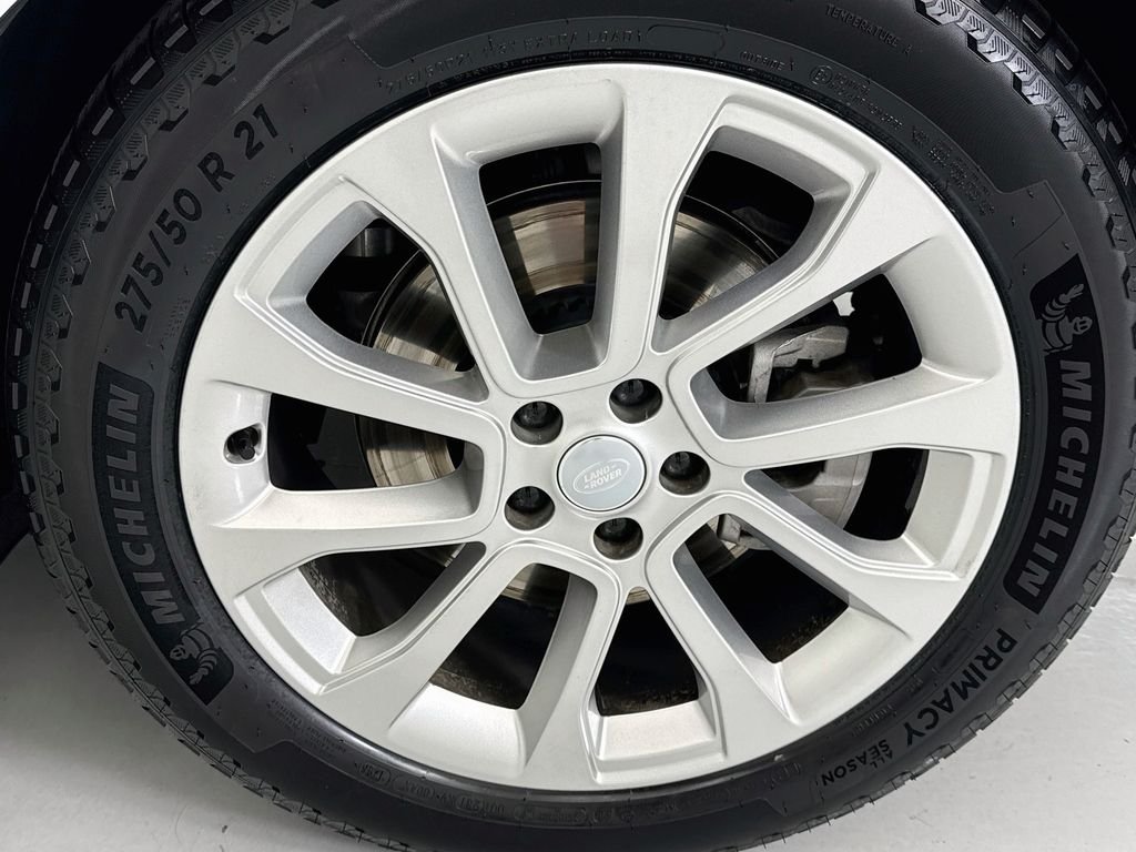 Used 2024 Fuji White Land Rover SE image 29