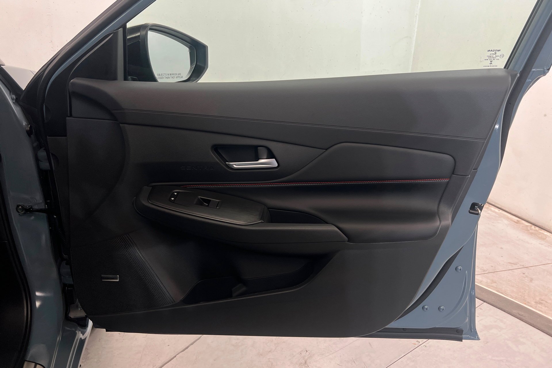 New 2026 Atlantic Gray Metallic / Super Black Two-tone Nissan SR image 23