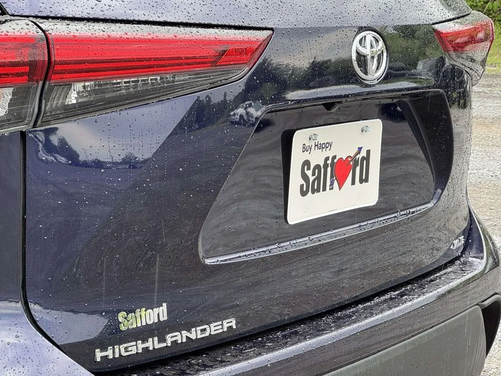 Used 2023  Toyota XLE image 11