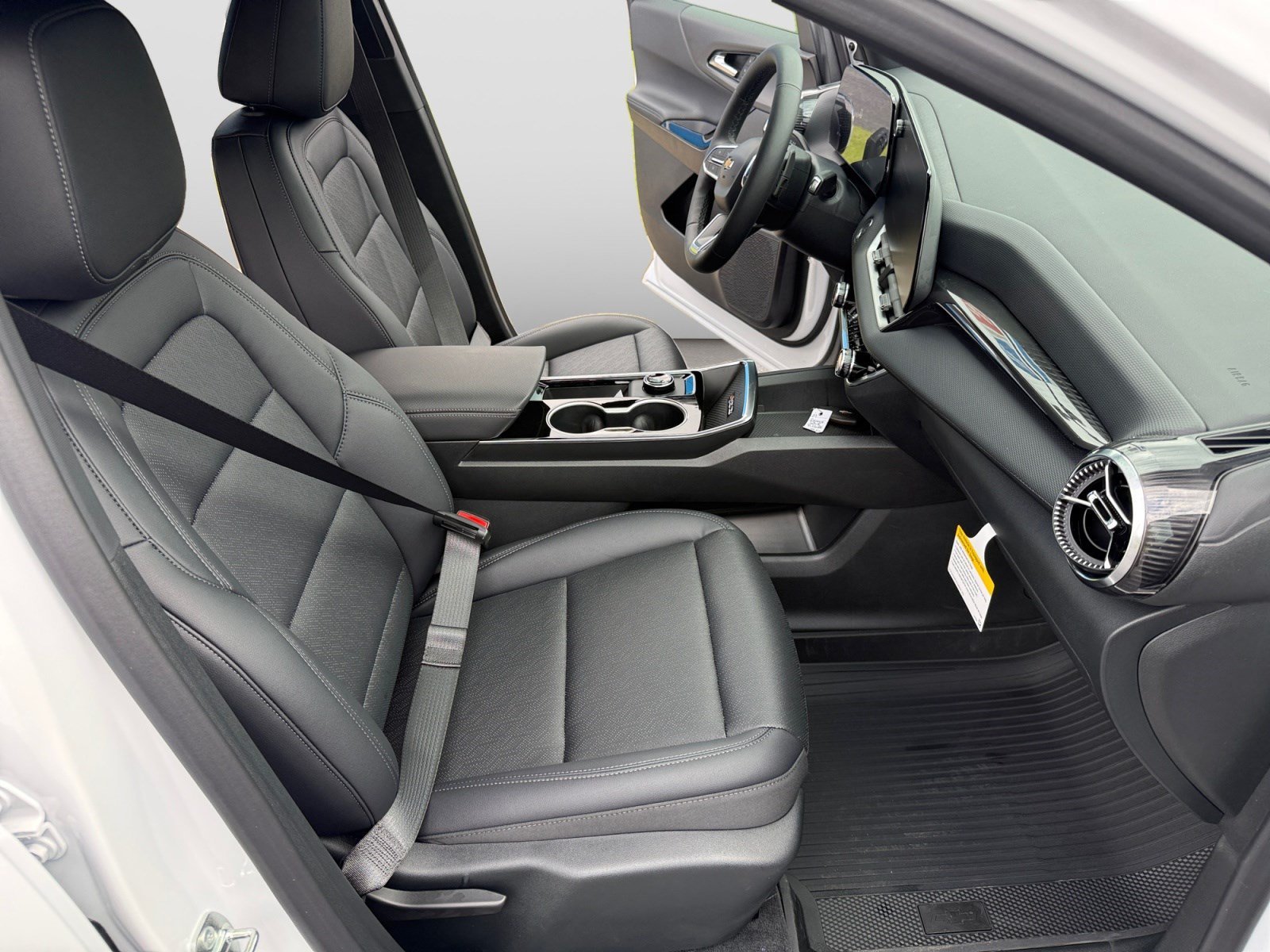2027 Chevrolet Equinox LT - Photo 12
