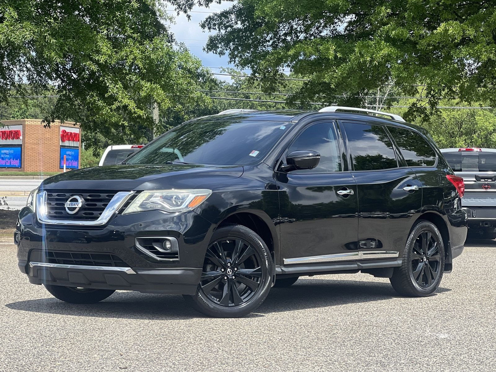 2017 Nissan Pathfinder Platinum 2WD's photo