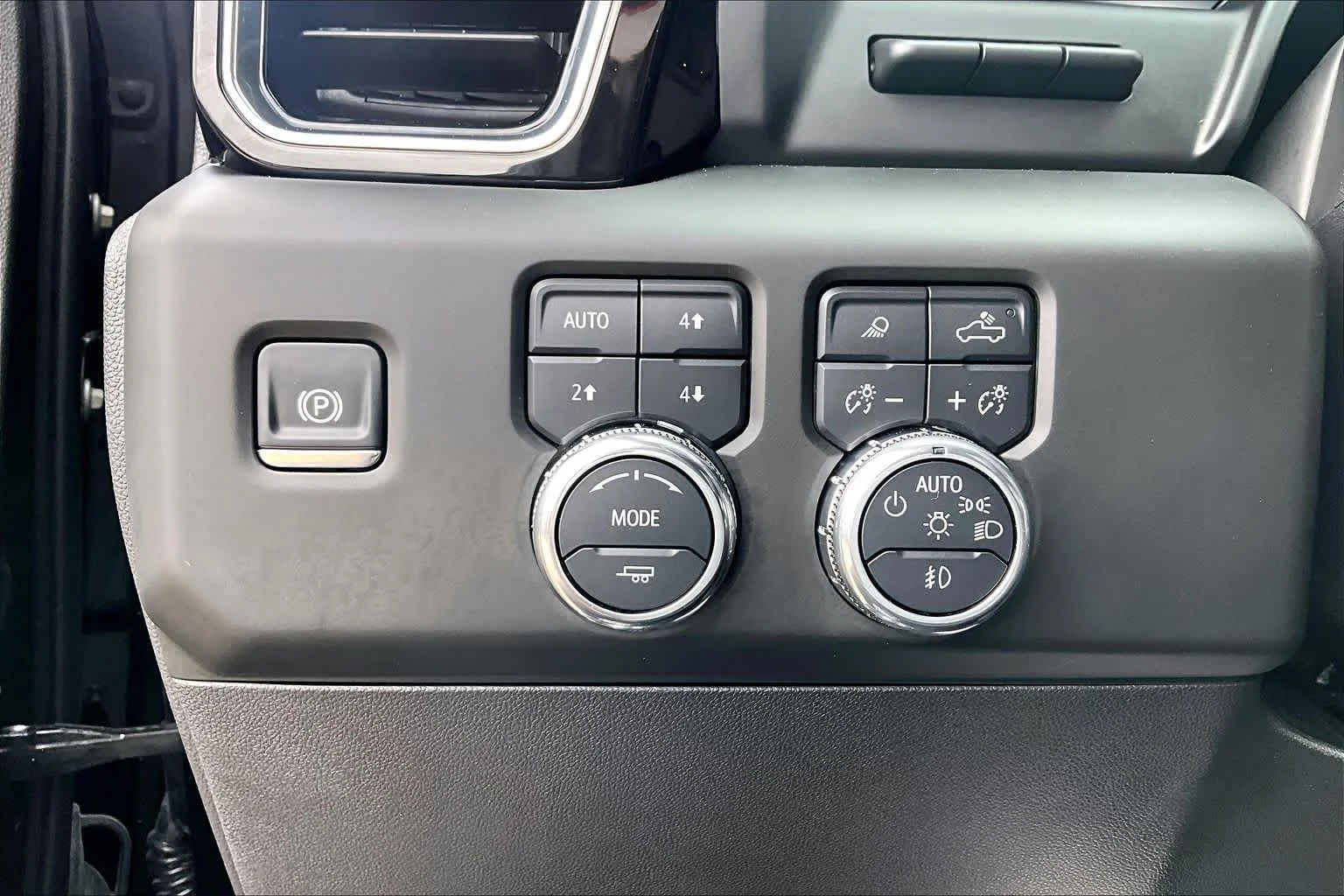 Used 2025 Onyx Black GMC Denali image 36