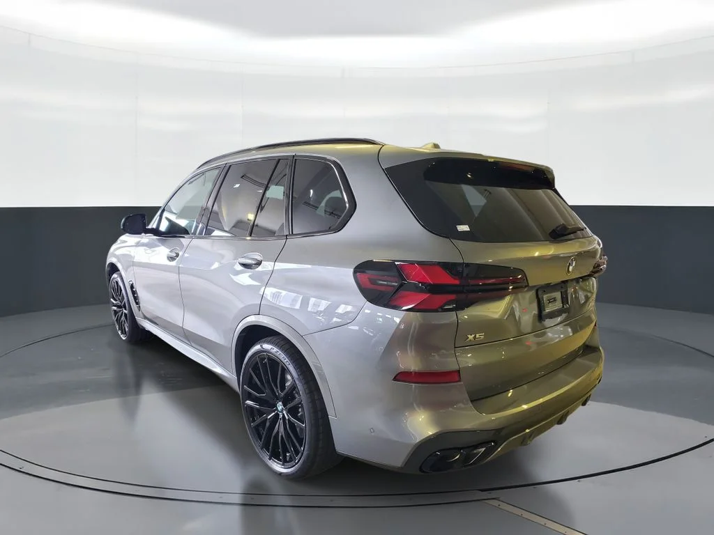 New 2026 Skyscraper Grey Metallic BMW M60i image 4