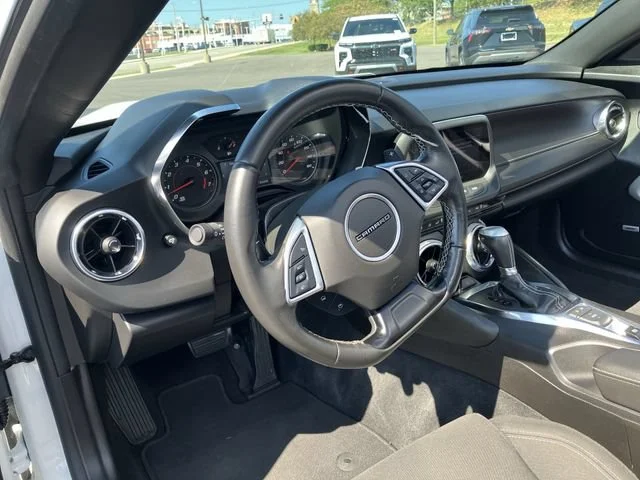 2022 Chevrolet Camaro LT1 - Photo 10
