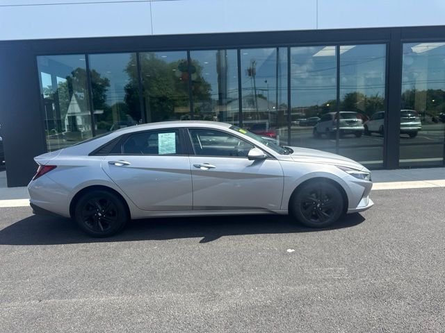 Used 2022 Shimmering Silver Pearl Hyundai SEL image 2