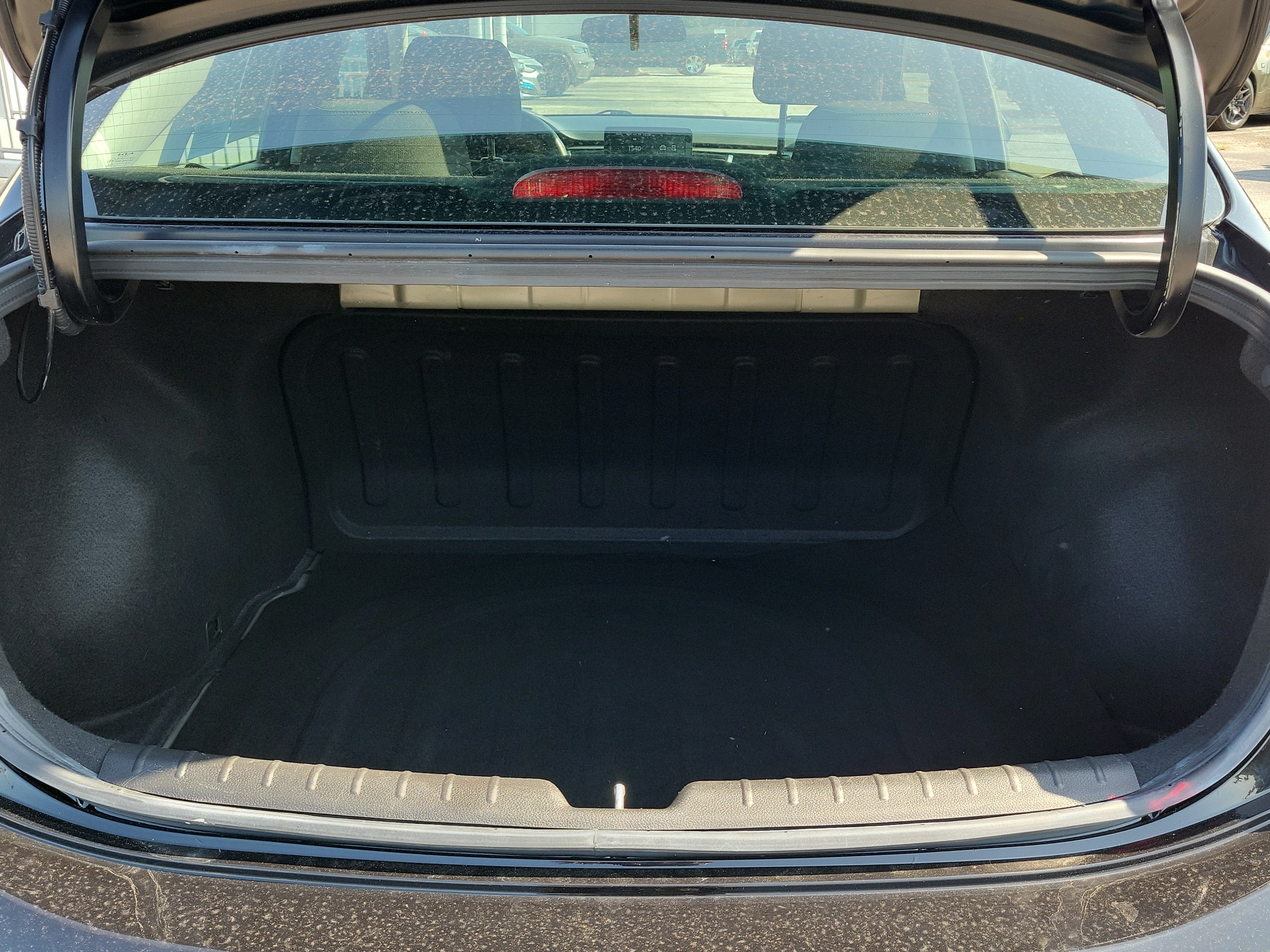 Used 2022 Aurora Black Kia LX image 10