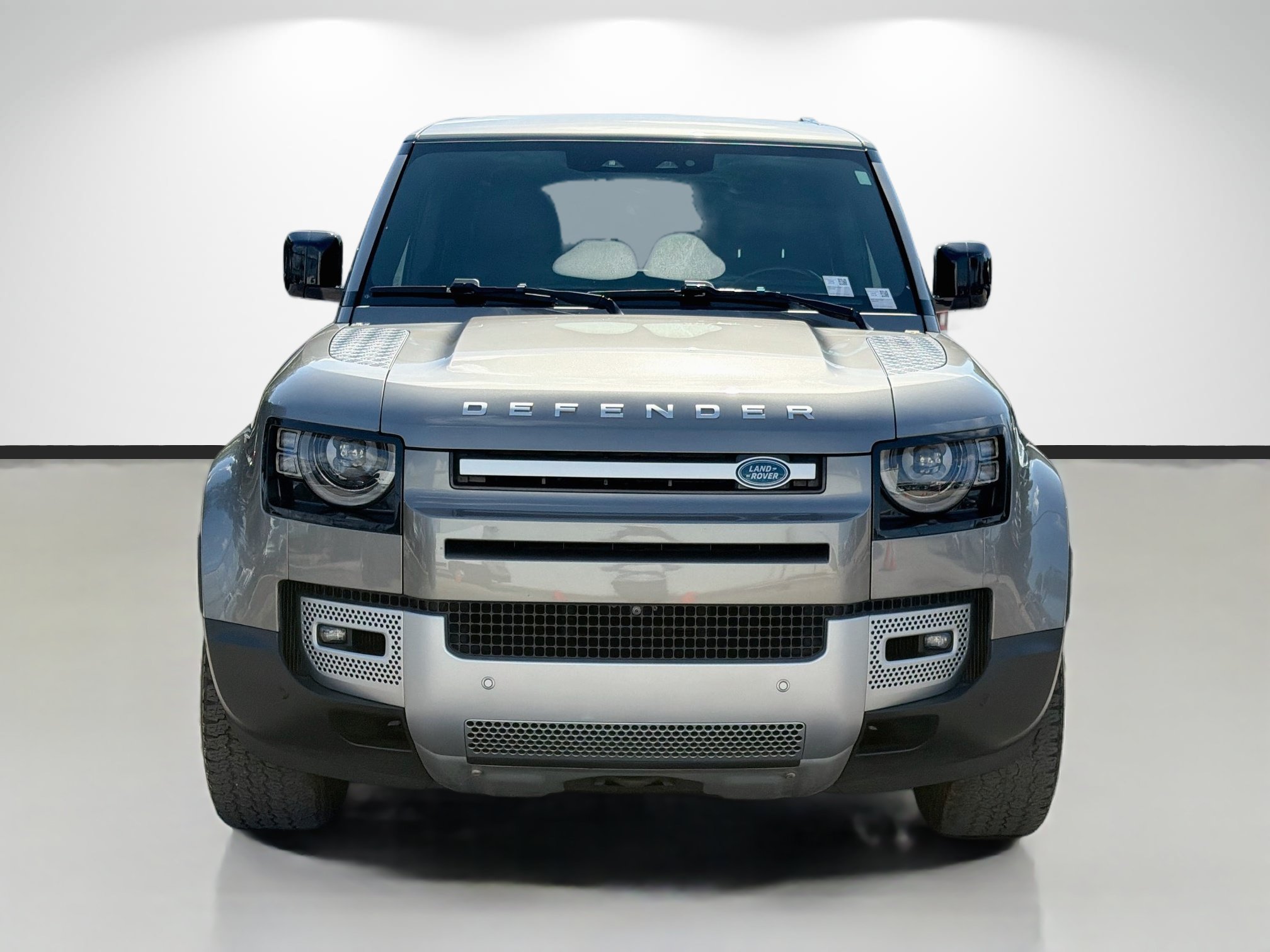 Used 2023 Silicon Silver Premium Metallic Land Rover SE image 8