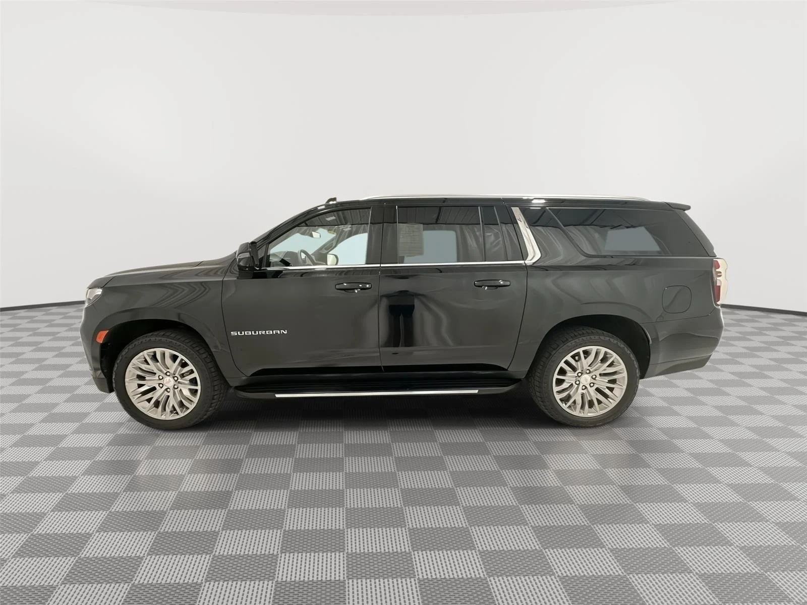 Used 2023 Chevrolet Suburban LT with VIN 1GNSKCKD8PR546711 for sale in Alexandria, Minnesota