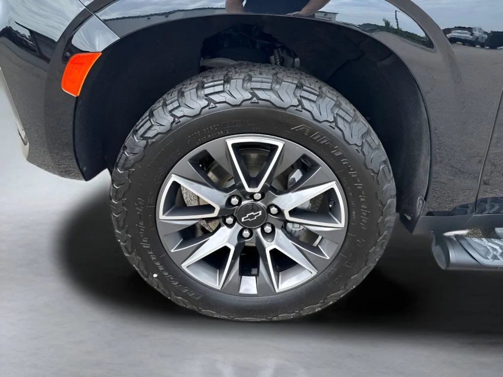 Used 2023 BLACK Chevrolet Z71 image 39
