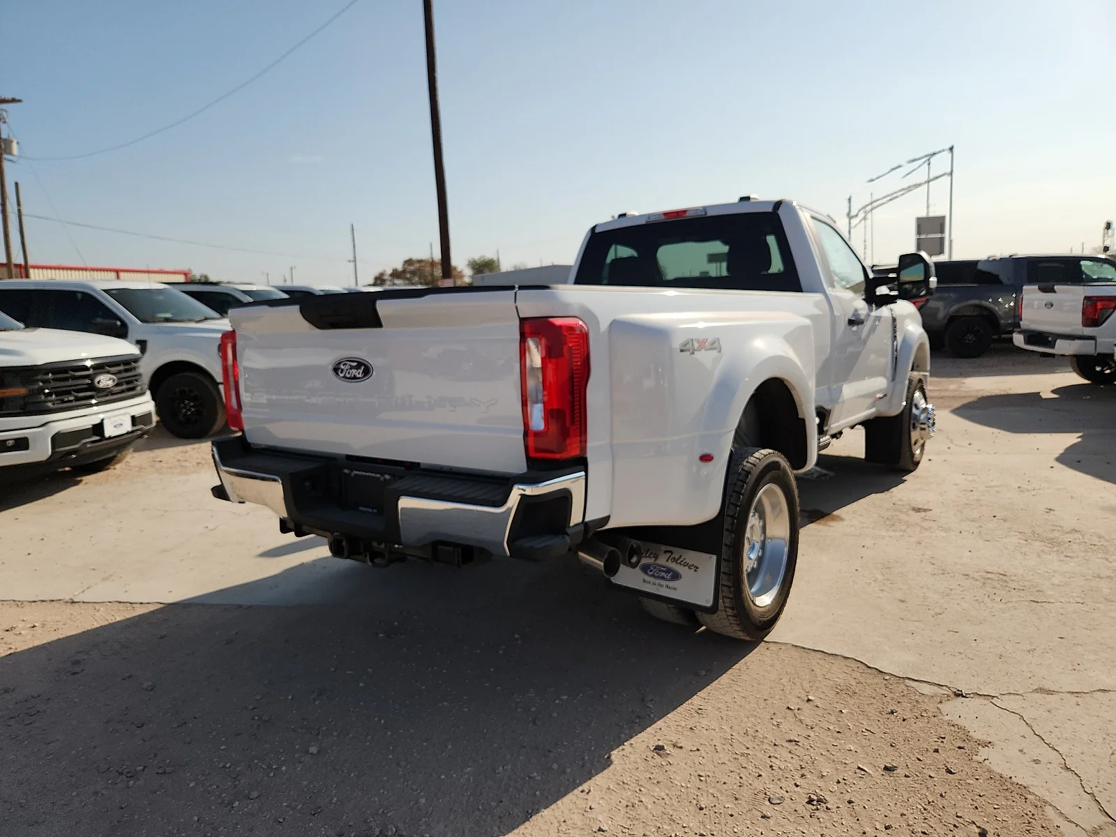 New 2027 Oxford White Ford XLT image 7