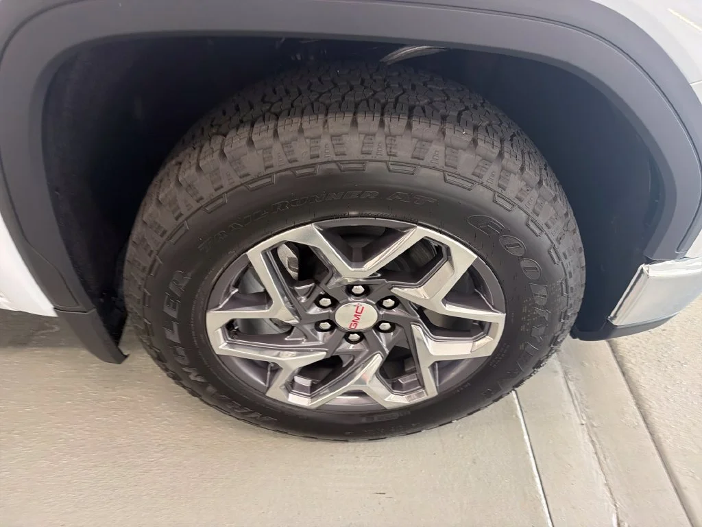 New 2026 Glacier White Tricoat GMC SLT image 4