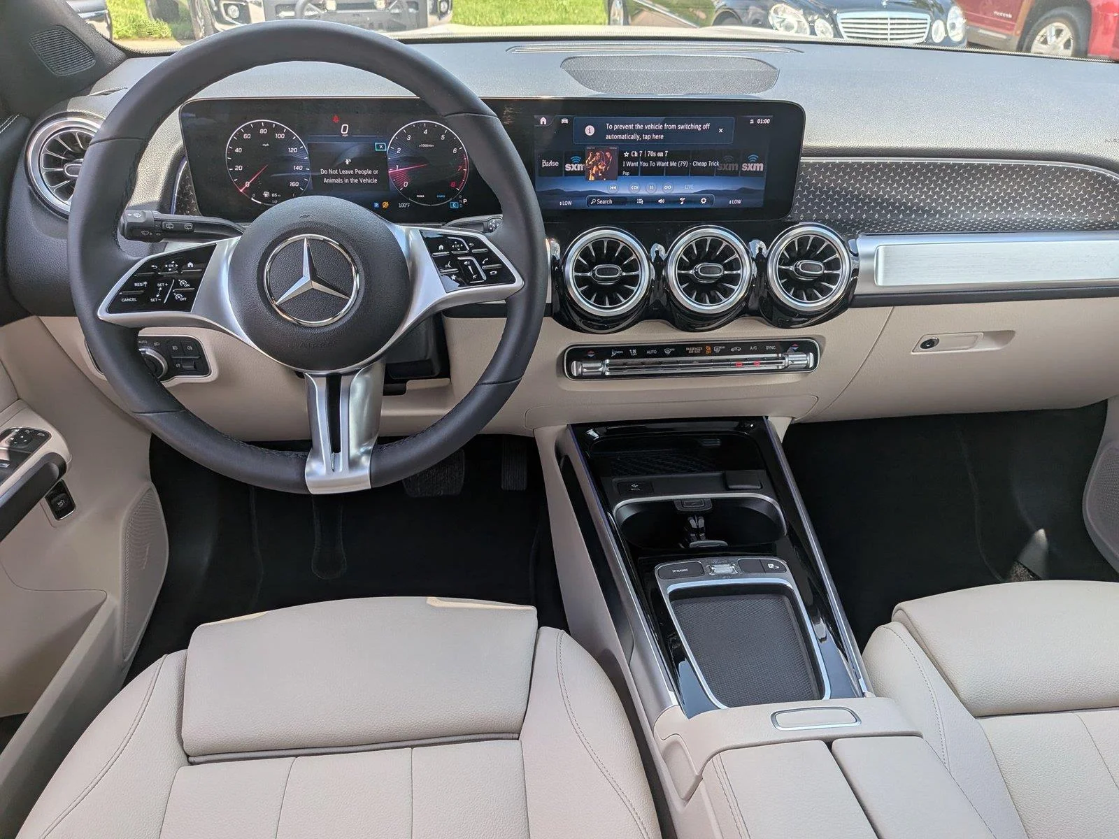 Used 2025  Mercedes-Benz GLB 250 image 30