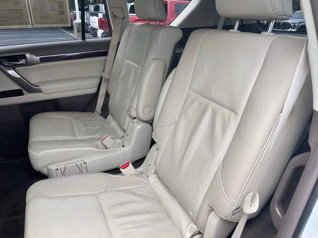 Used 2018  Lexus 460 image 12