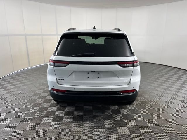 Used 2023 White/off-white Jeep Altitude X image 6