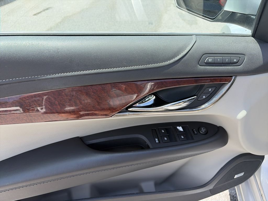 Used 2017 Silver Cadillac 2.0L Turbo Luxury image 18
