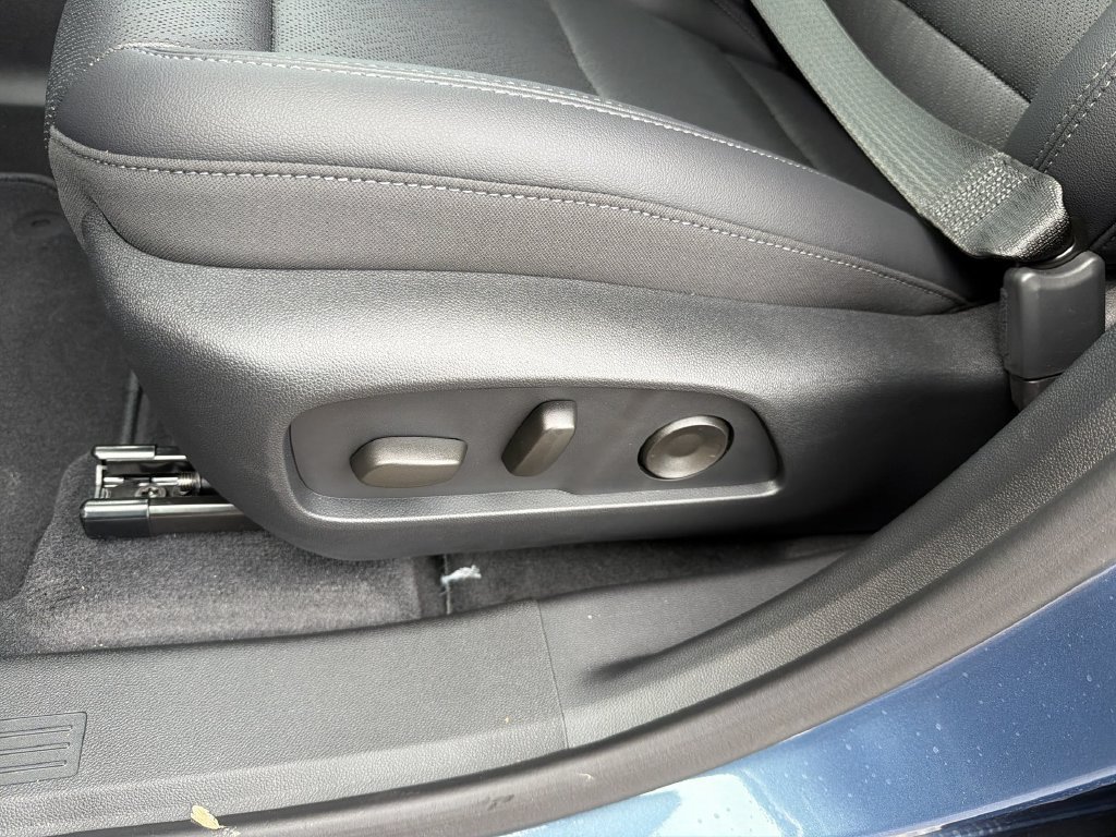 2027 Chevrolet Equinox LT - Photo 8