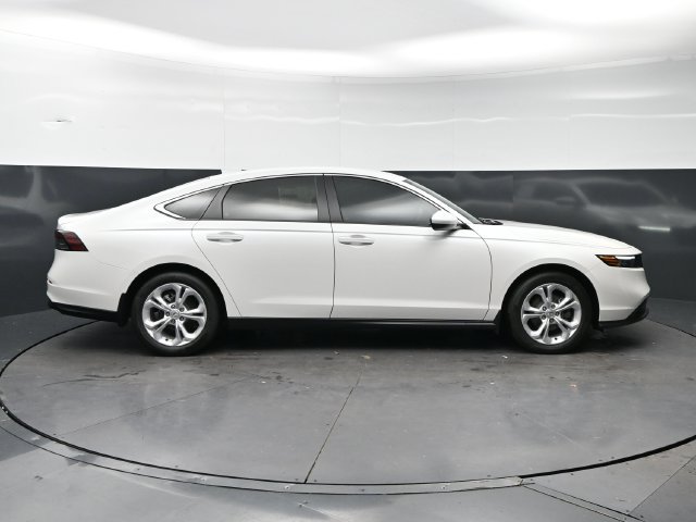 New 2026 Platinum White Pearl Honda LX image 4