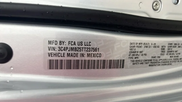 New 2026 Silver Zynith Clear-Coat Exterior Paint Jeep Limited image 27